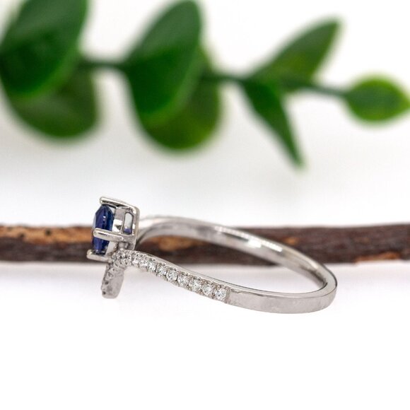 Ceylon Blue Sapphire Ring in 14K Solid Gold with Chevron Diamond Pavé Shank - Picture 6 of 8